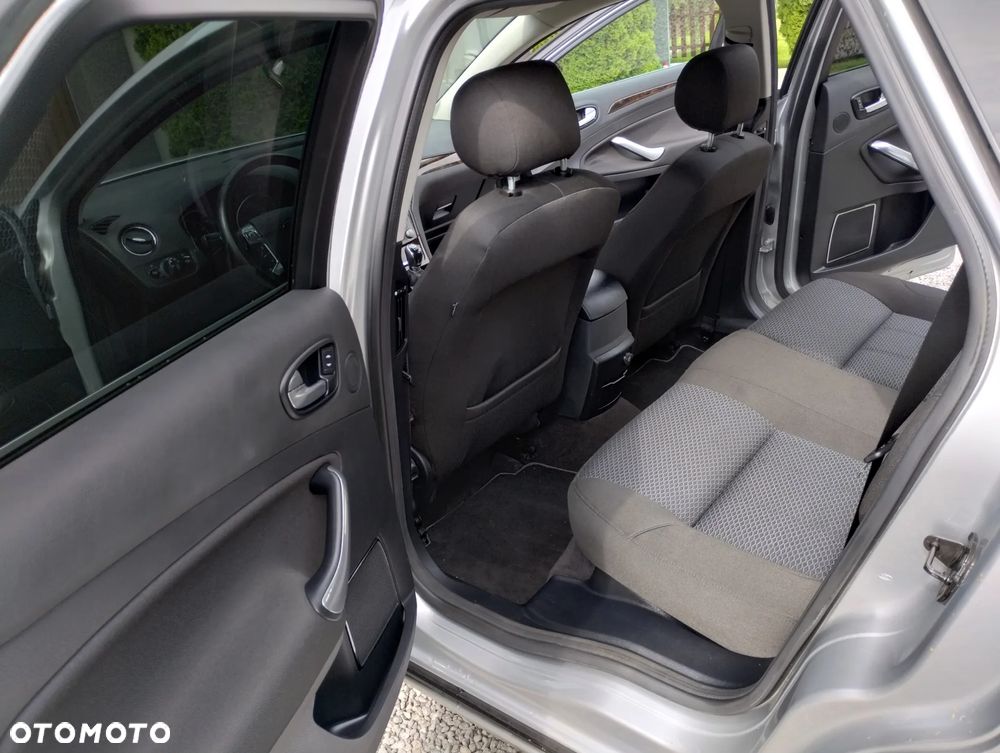 Ford Mondeo 2.0 Ghia - 27