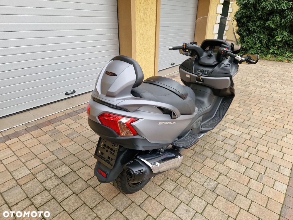 Suzuki Burgman - 4