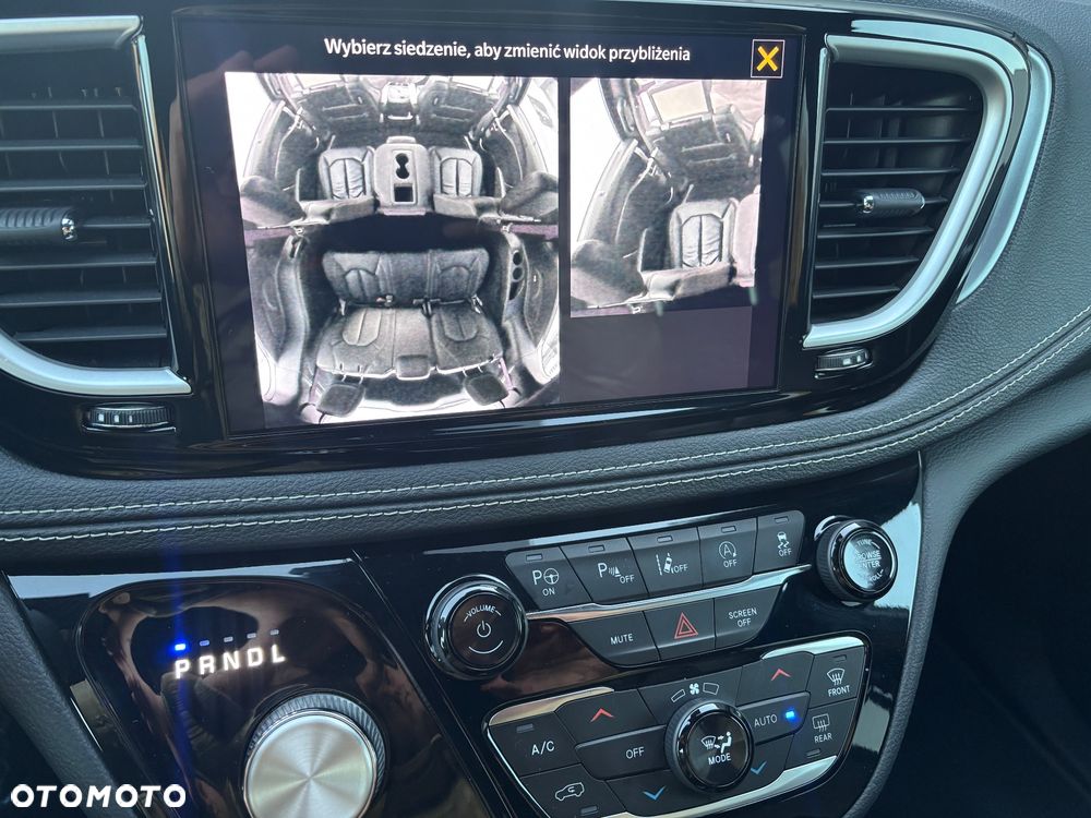 Chrysler Pacifica - 26