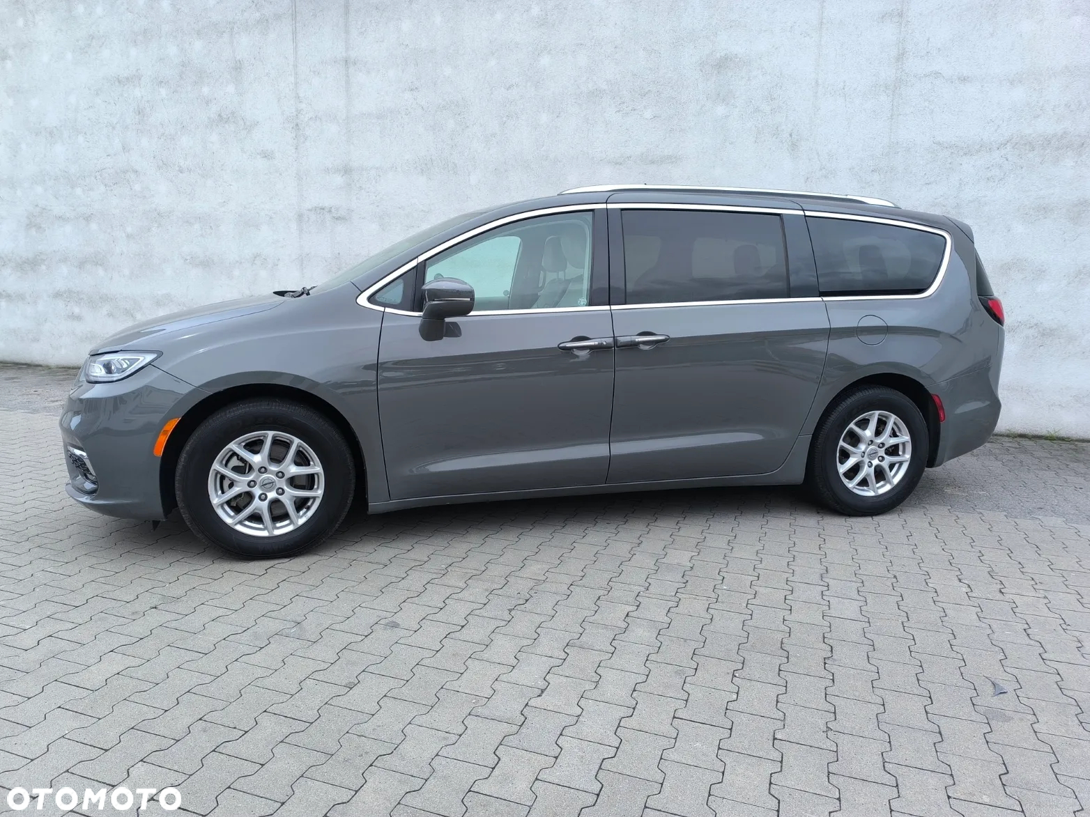 Chrysler Pacifica - 5