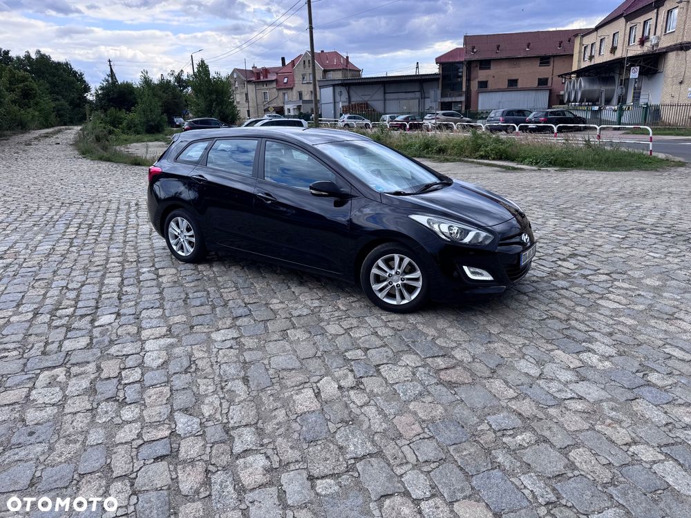Hyundai i30 i30cw 1.6 CRDi Fifa World Cup Edition - 3