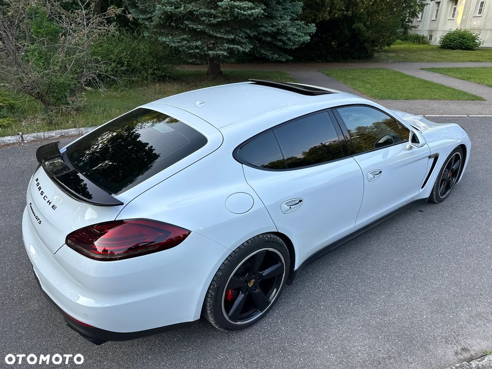 Porsche Panamera GTS PDK - 10