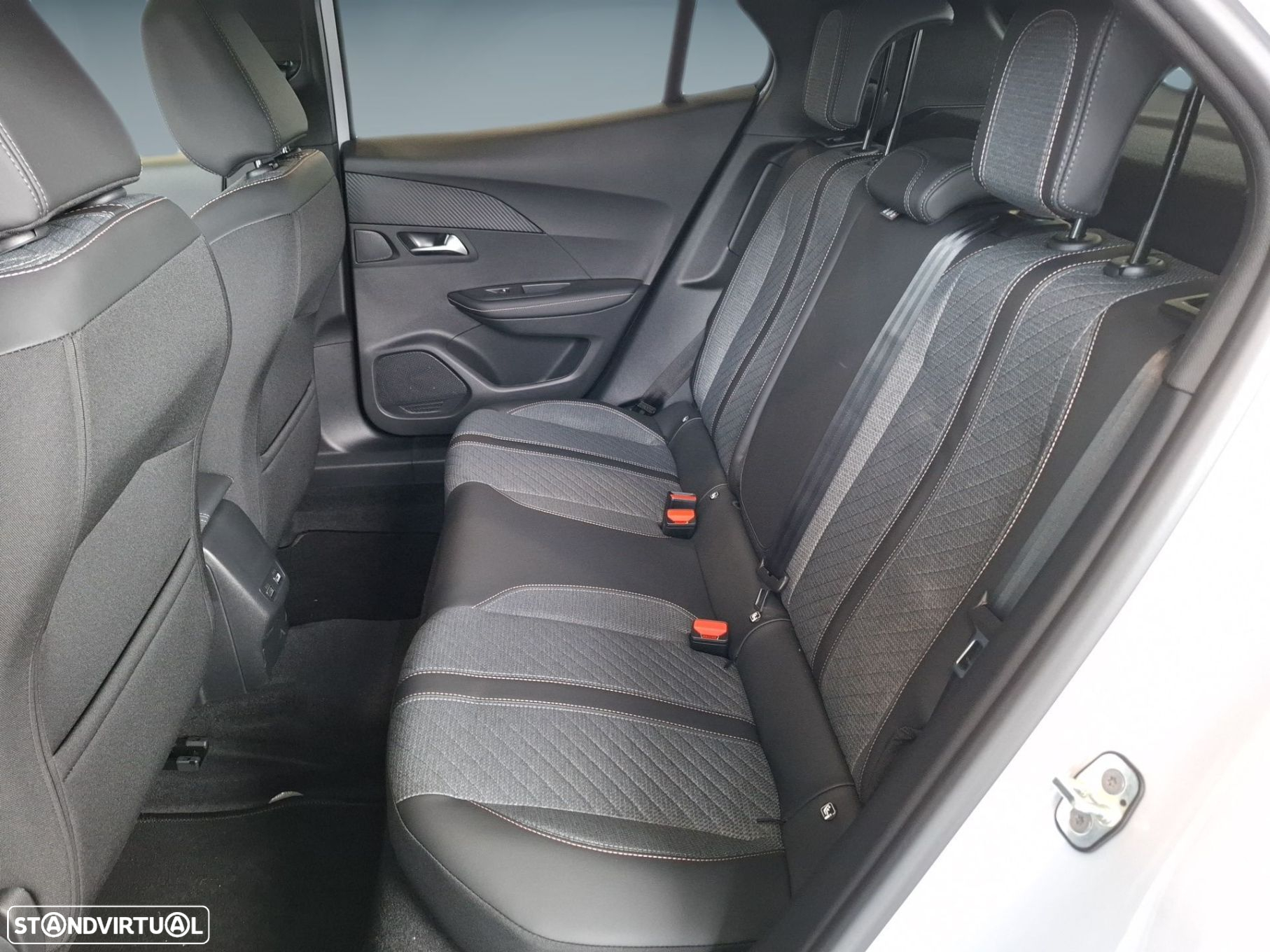Peugeot e-2008 54 kWh Allure - 14
