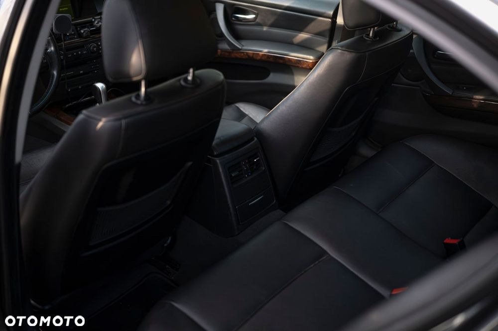 BMW Seria 3 330i - 8