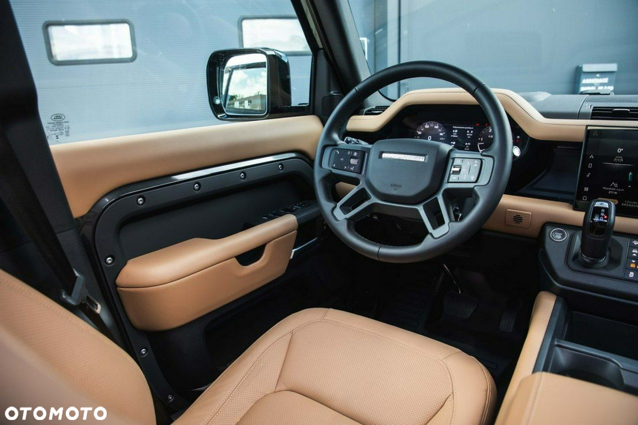 Land Rover Defender - 17