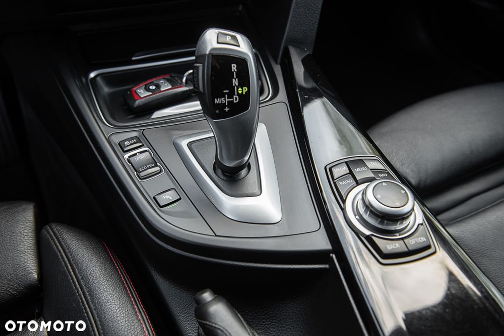 BMW 3GT 328i Sport-Aut Sport Line - 26