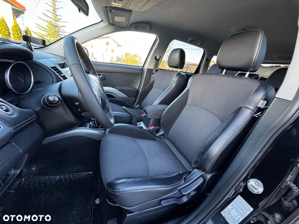 Mitsubishi Outlander 2.0 2WD Invite - 33