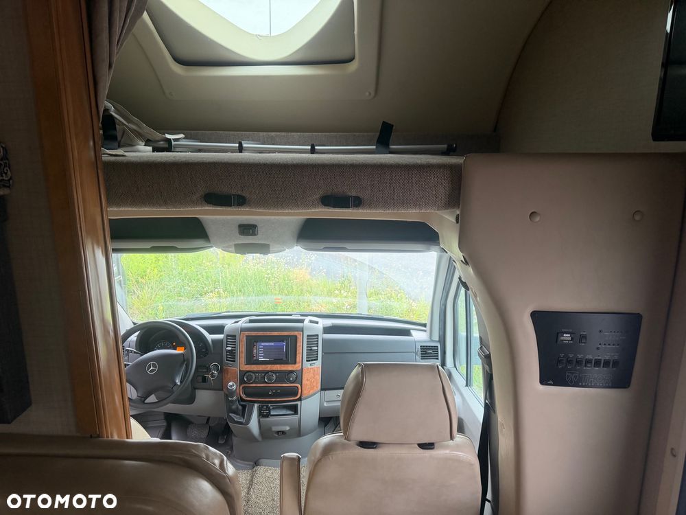 Mercedes-Benz Sprinter - 9