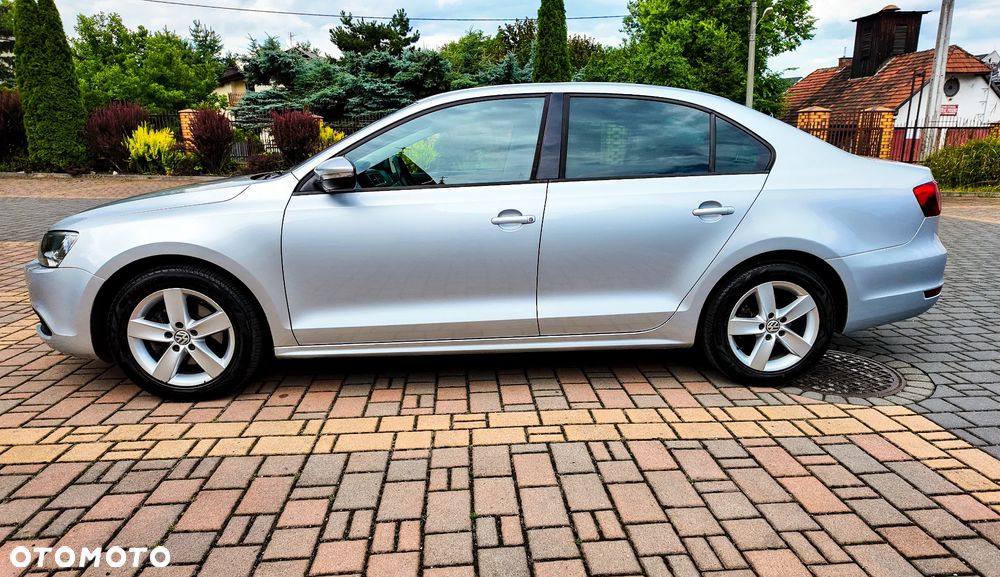 Volkswagen Jetta 1.6 TDI Highline - 3
