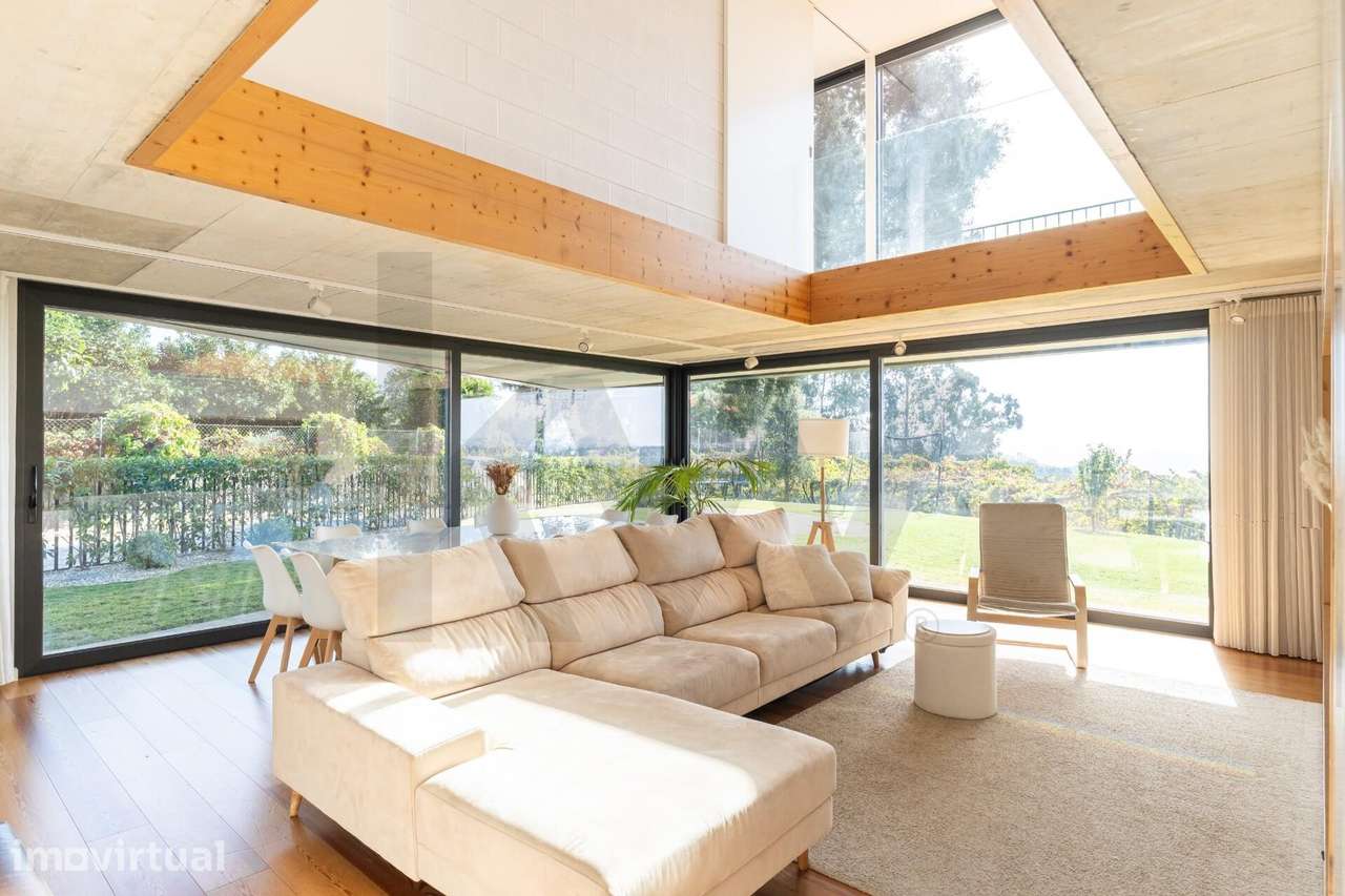 Moradia Contemporânea com Piscina e Vista Panorâmica em Amarante - Grande imagem: 4/44