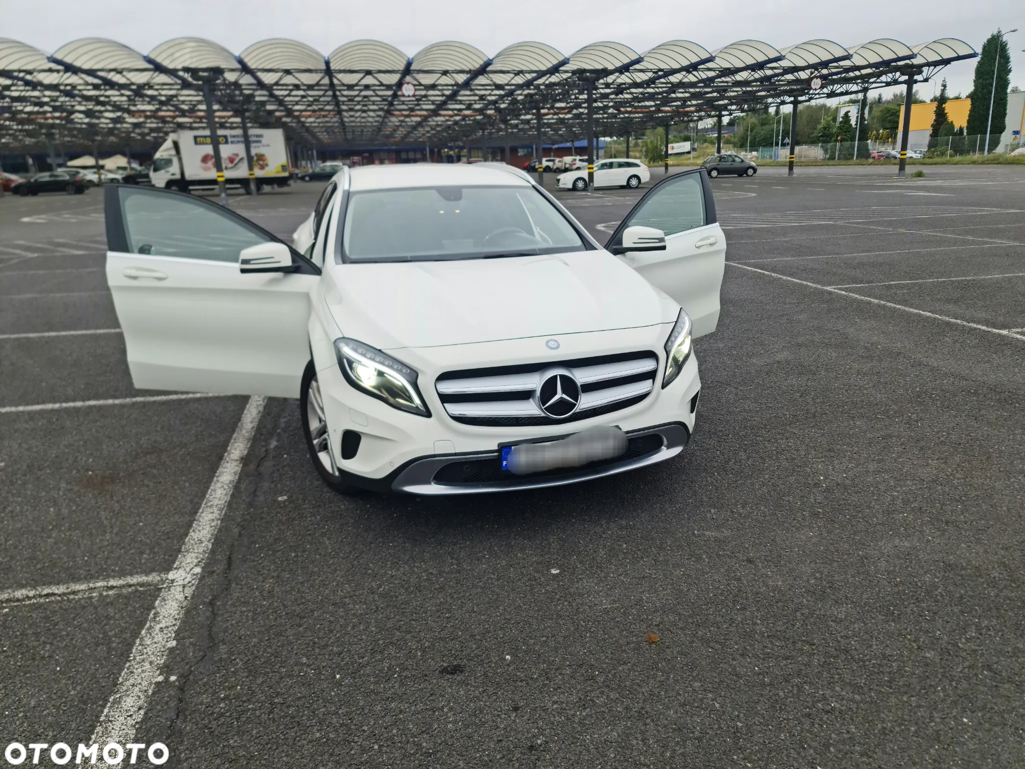 Mercedes-Benz GLA - 8