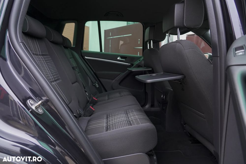 Volkswagen Tiguan 2.0 TDI DPF 4Motion BlueMotion Technology DSG Lounge Sport & Style - 9