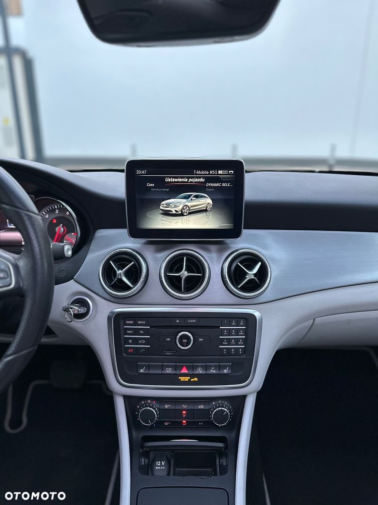 Mercedes-Benz CLA 200 7G-DCT UrbanStyle Edition - 23