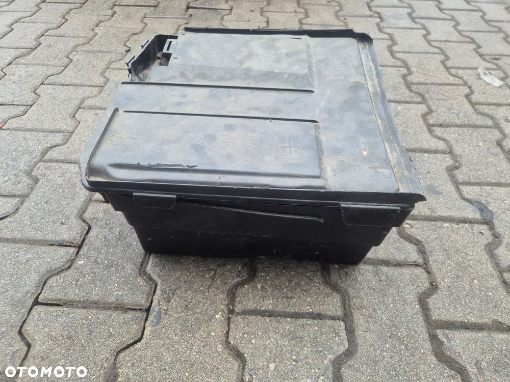 SKRZYNKA AKUMLATORA FORD TRANSIT CUSTOM I  MK8  12r.+ - 3