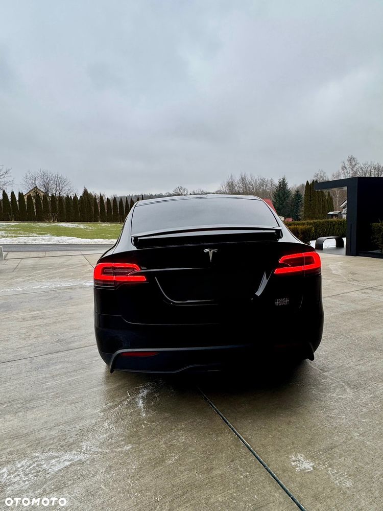 Tesla Model X - 12