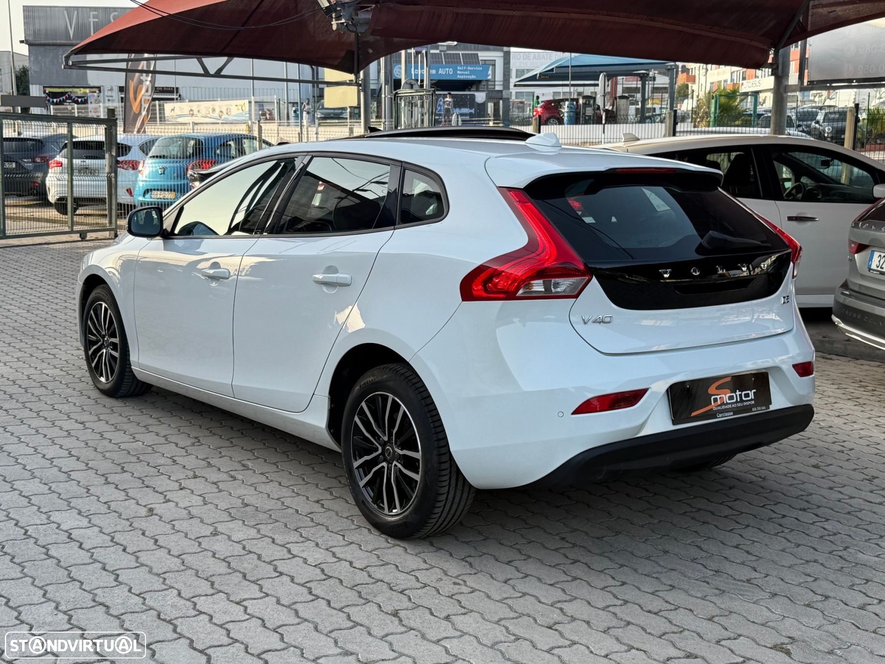 Volvo V40 2.0 D2 Momentum Geartronic - 3