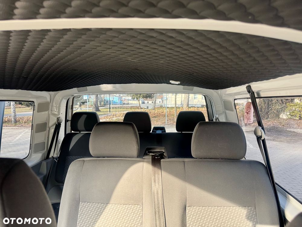 Volkswagen Caravelle - 10