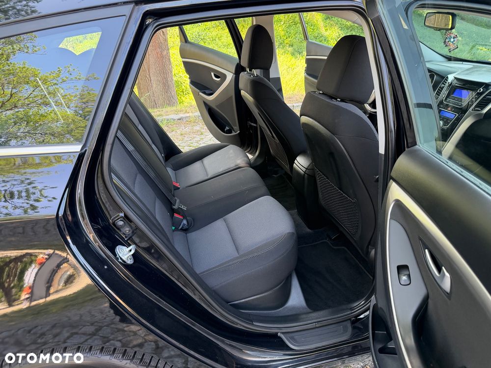 Hyundai i30 blue Kombi 1.6 CRDi Style - 24