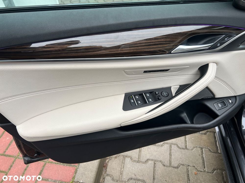 BMW Seria 5 530i Sport Line - 14