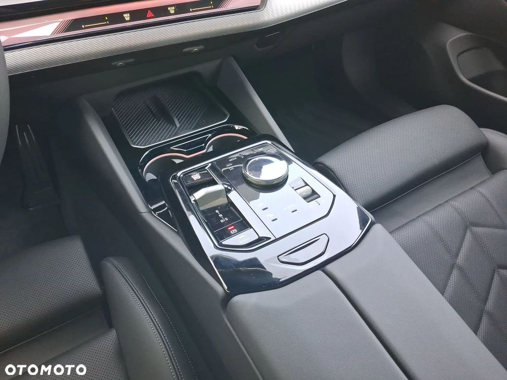 BMW Seria 5 520d xDrive mHEV M Sport - 9