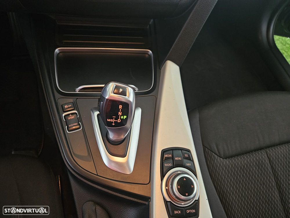 BMW 318 d Pack M Auto - 24