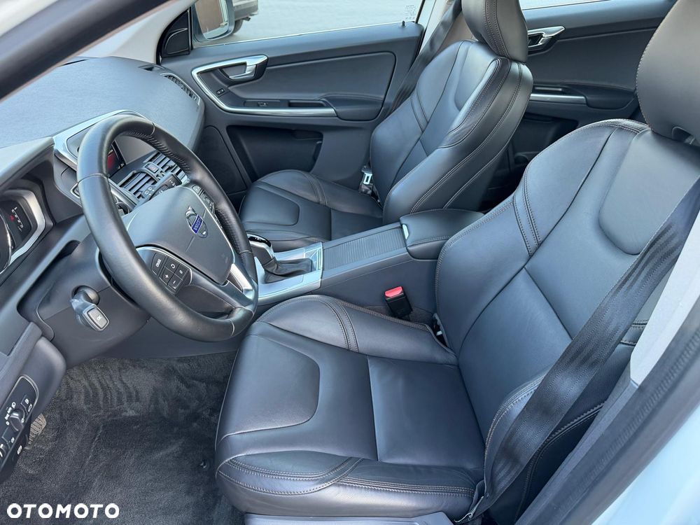 Volvo XC 60 D5 AWD Geartronic Summum - 17