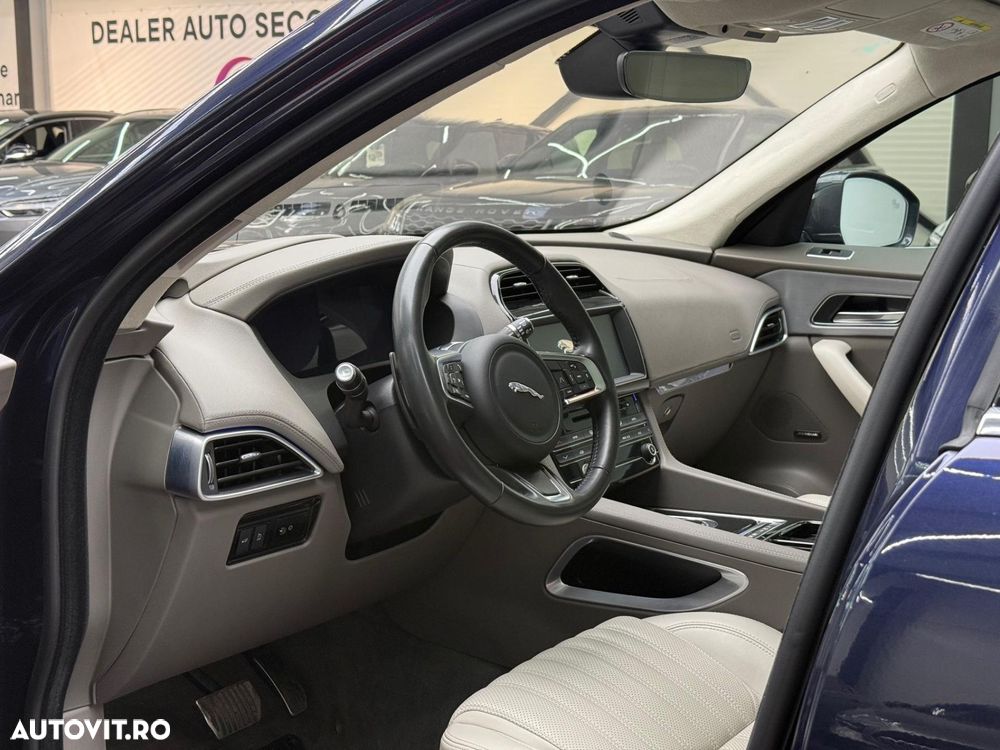 Jaguar F-Pace 30t AWD Prestige - 7