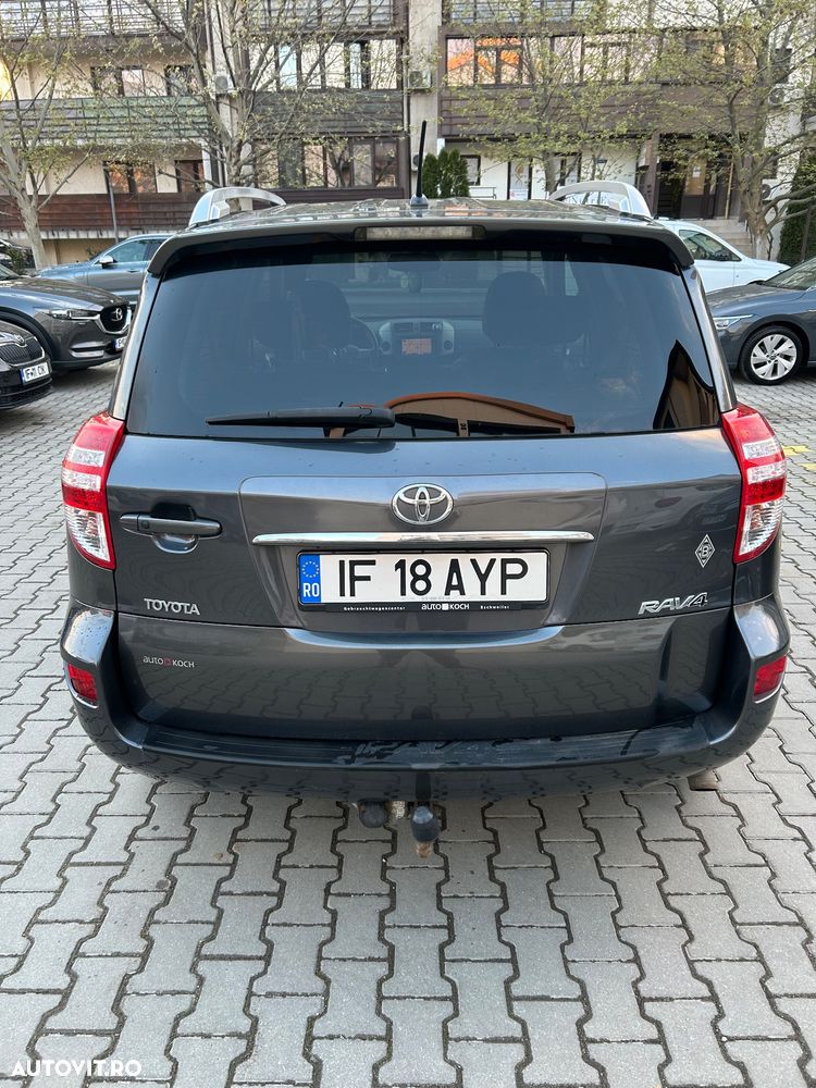Toyota RAV4 - 6