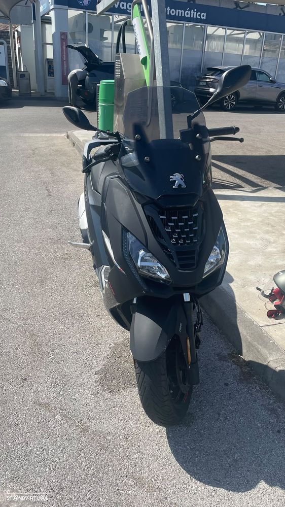 Peugeot Scooter - 1