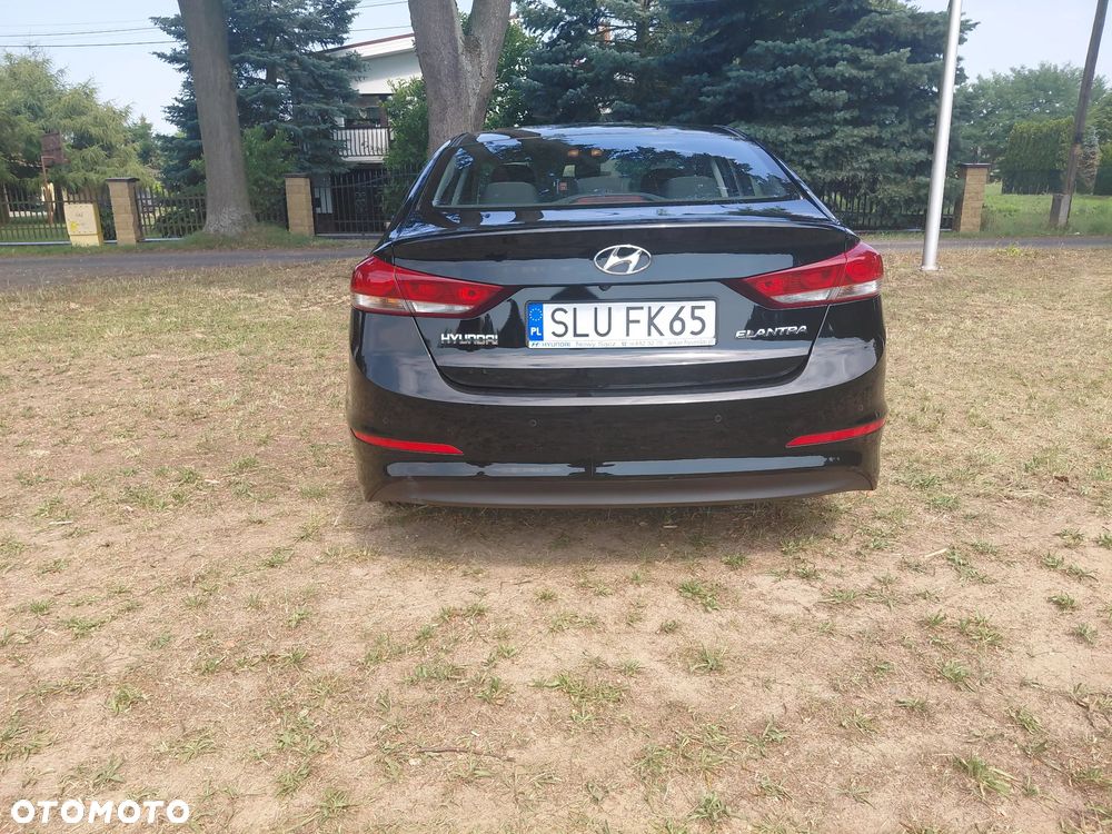 Hyundai Elantra 1.6 Style - 4