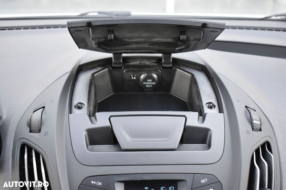 Ford Transit Courier - 19