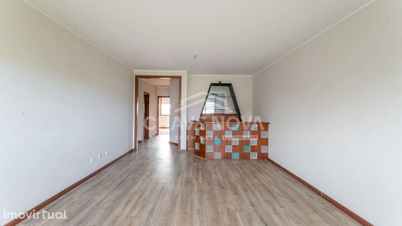 Apartamento T2 c/ Lugar de Garagem em Serzedo - Grande imagem: 3/34