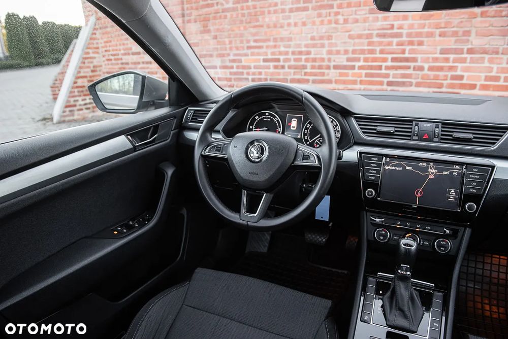 Skoda Superb Combi 2.0 TDI DSG Premium Edition - 24