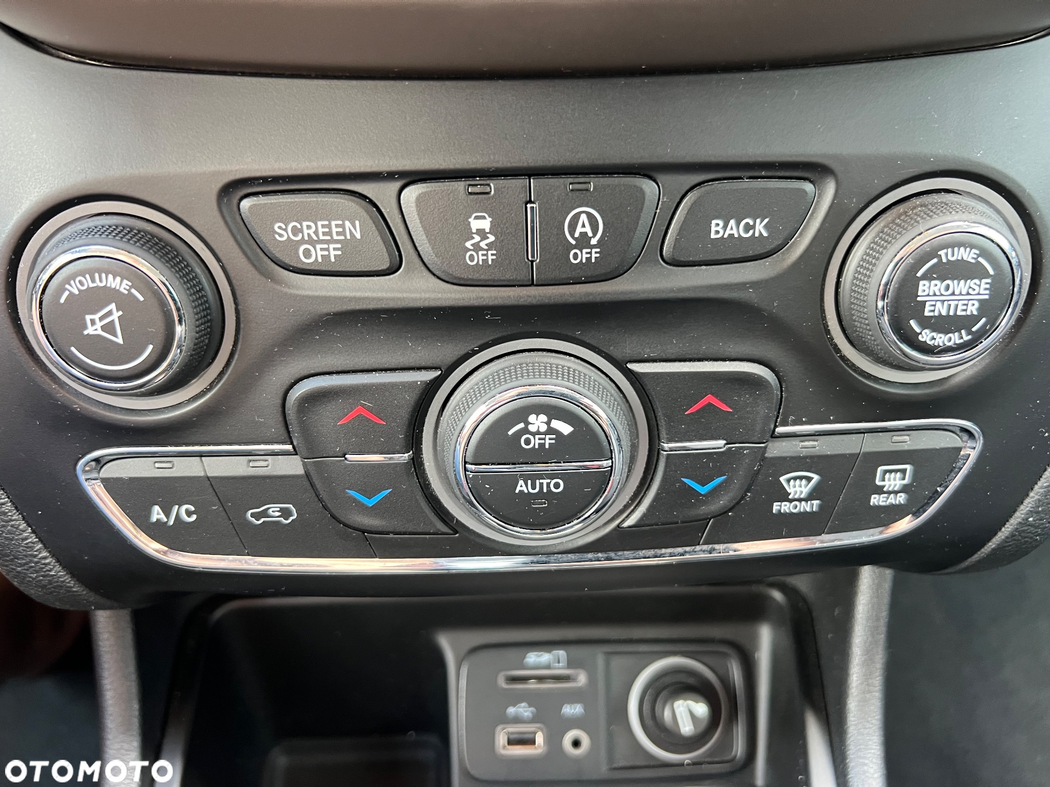 Jeep Cherokee 2.0 MJD Active Drive I Longitude - 28
