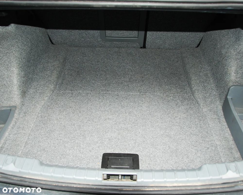 BMW Seria 3 318i - 5