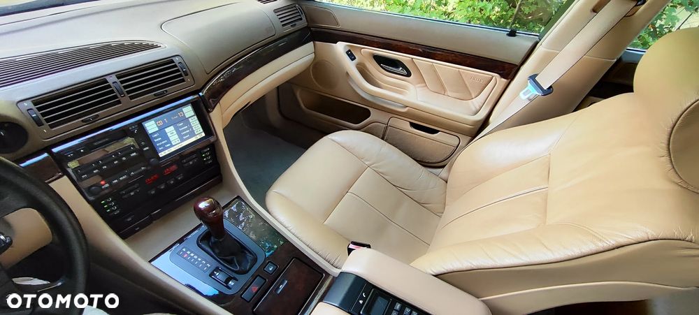 BMW Seria 7 740i - 11