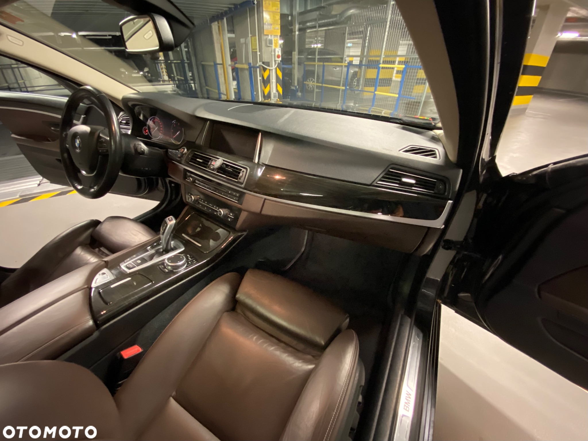 BMW Seria 5 525d Touring Luxury Line - 13