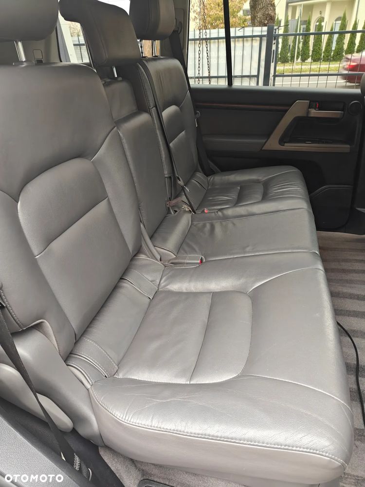 Toyota Land Cruiser - 13