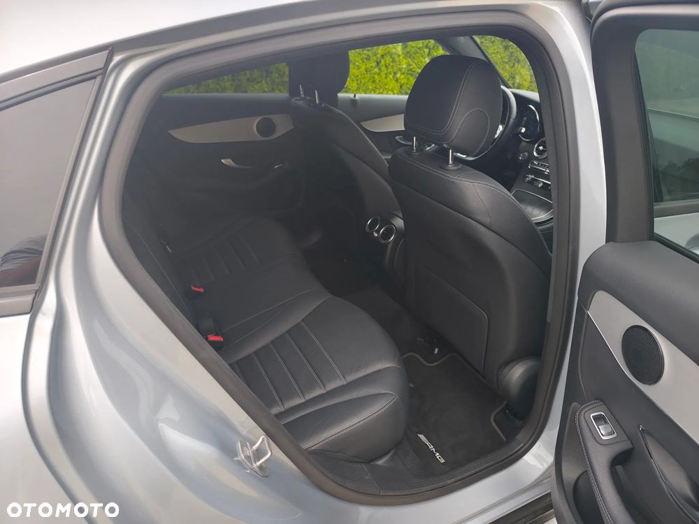 Mercedes-Benz GLC 220 d 4Matic 9G-TRONIC AMG Line Plus - 28