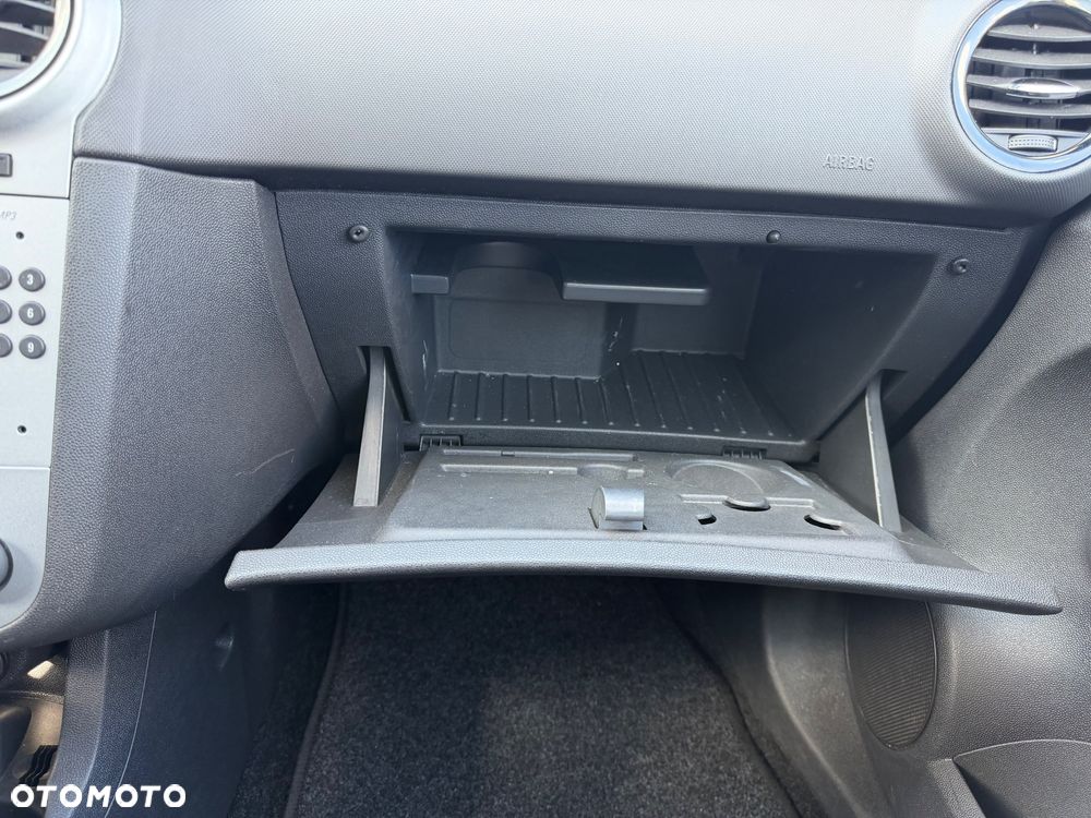 Opel Corsa 1.4 Cosmo - 27