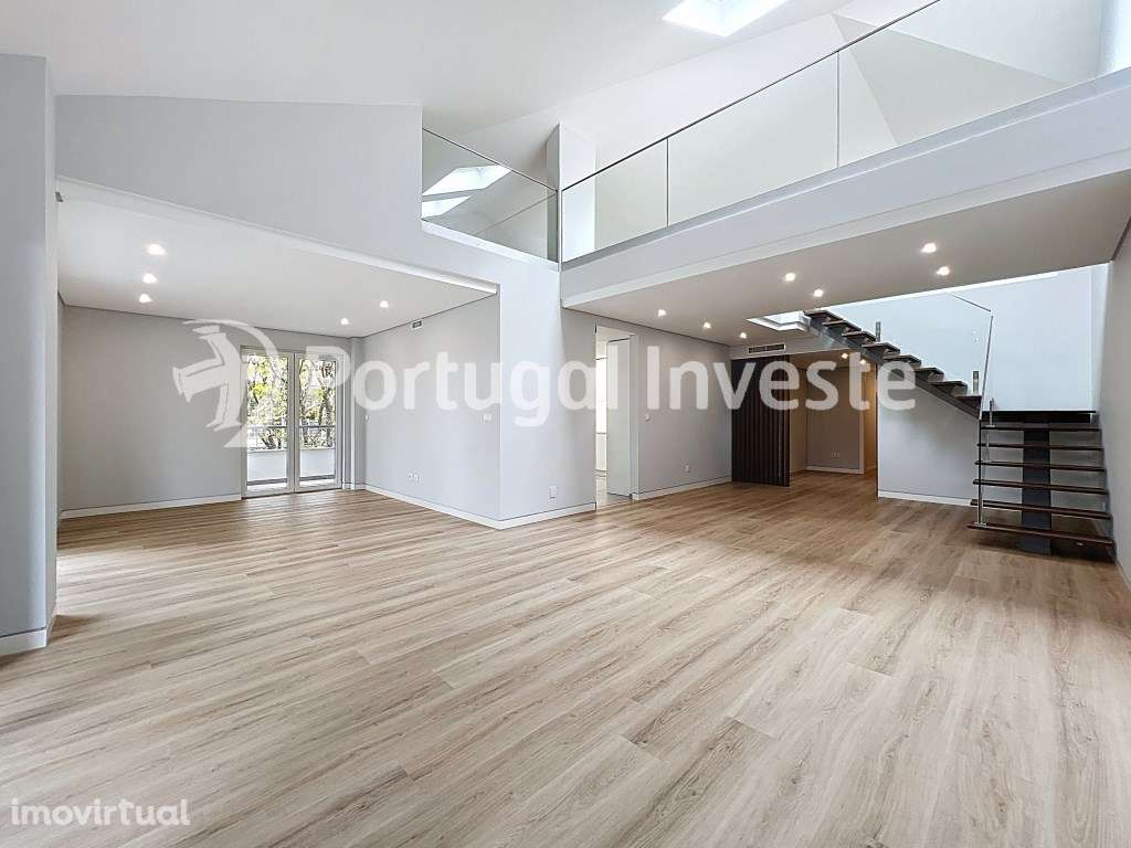 Sublime Duplex T4 com Mezanino no centro de Carcavelos - Grande imagem: 5/42