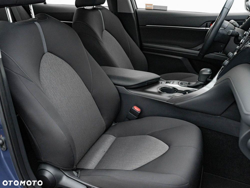 Toyota Camry - 28