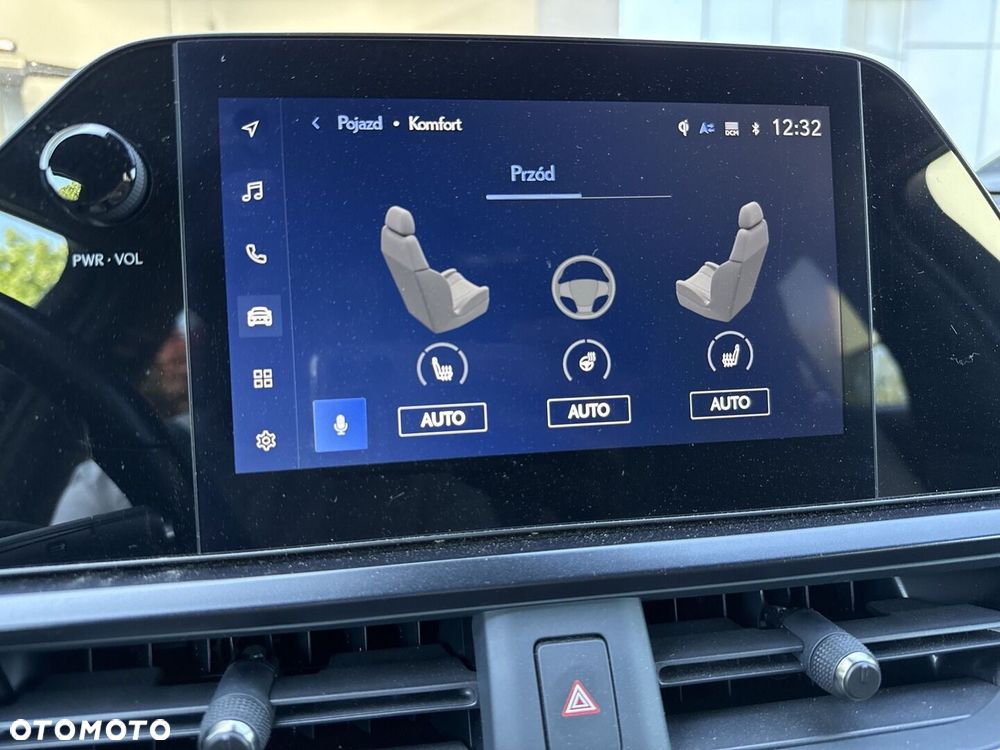Lexus UX - 21