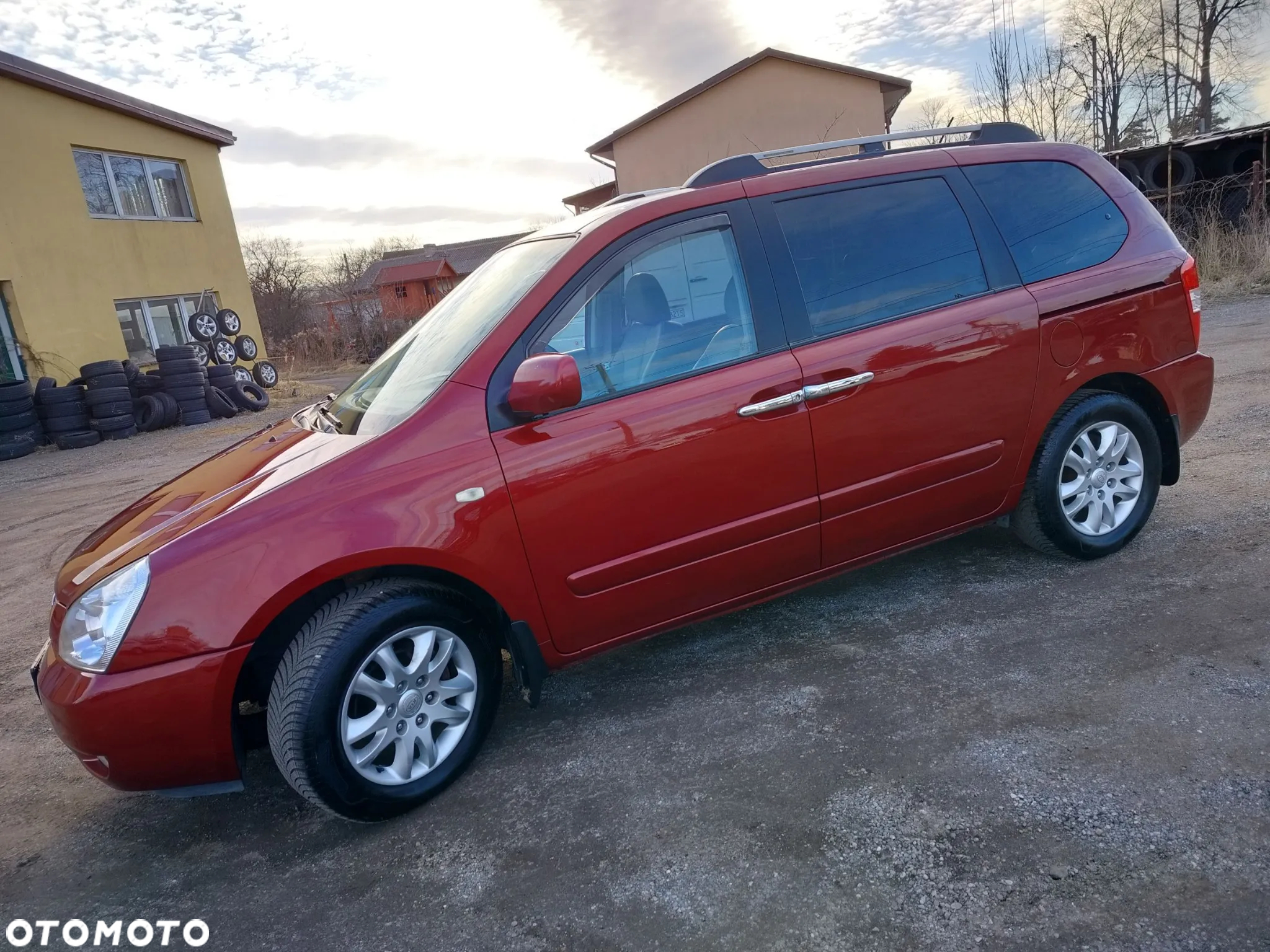 Kia Carnival - 12