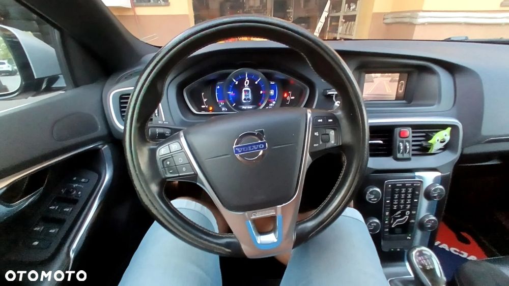 Volvo V40 D2 R-Design - 19