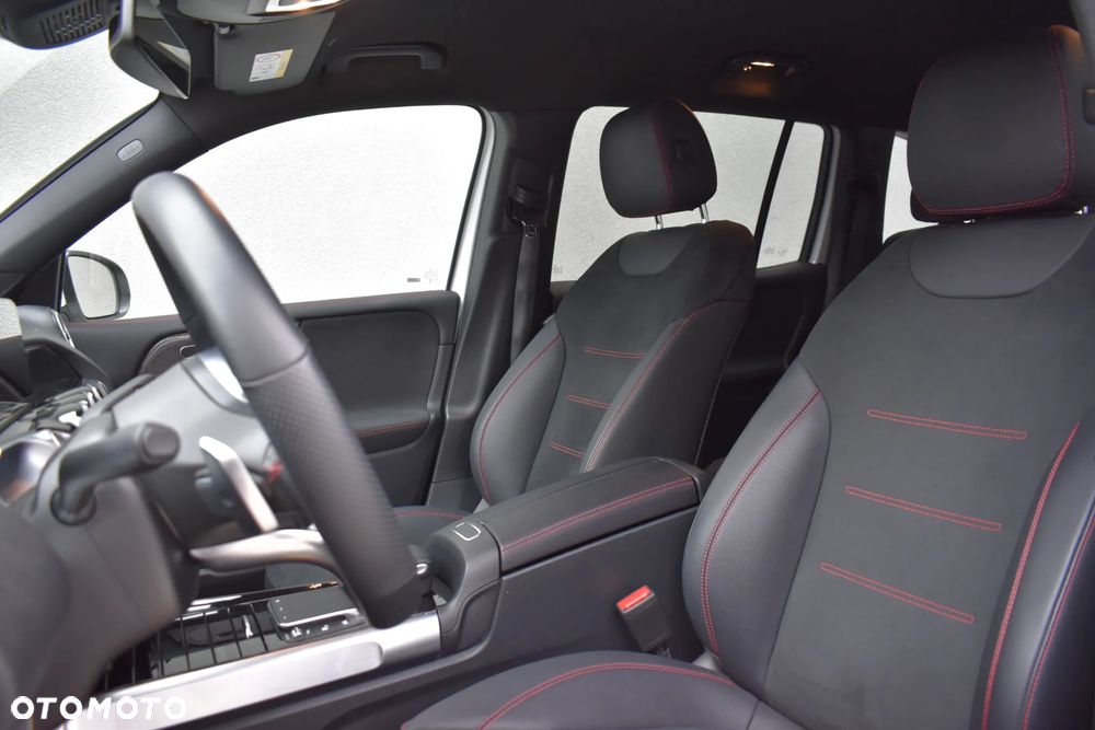 Mercedes-Benz GLB 200 4-Matic AMG Line 8G-DCT - 11