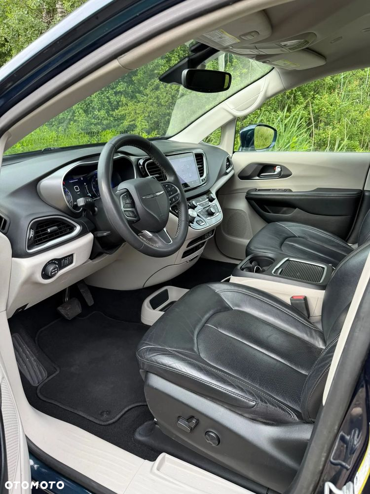 Chrysler Pacifica - 25