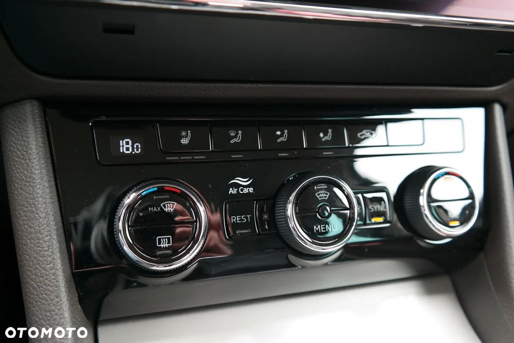 Skoda Superb 2.0 TSI L&K DSG - 34