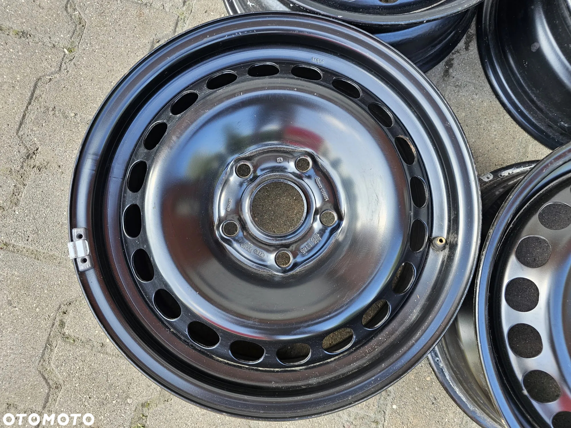 (S33) Felgi stalowe 15'' A3 S3 A4 A6 Q3 TT Seat Volkswagen Passat Skoda Octavia / 6Jx15 ET45 5x112 - 5