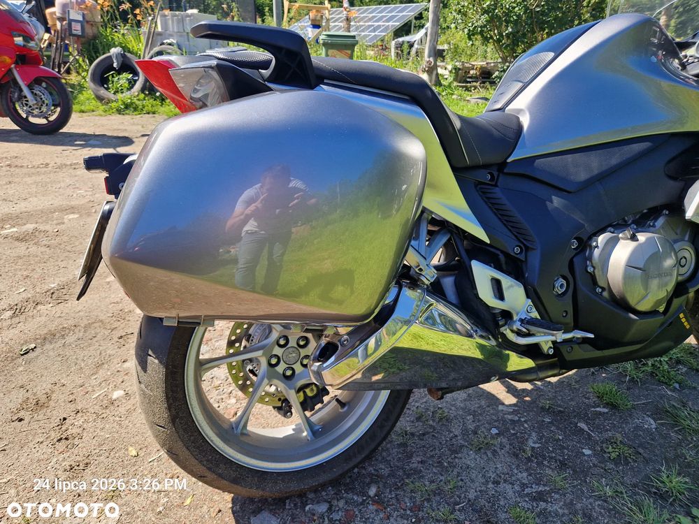 Honda VFR - 4